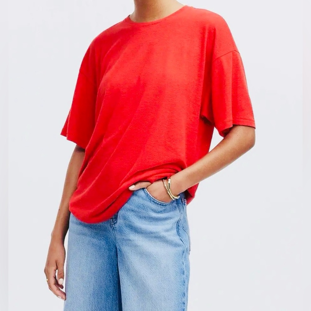 Madewell Women’s Bright Red Short Sleeve Crew Tee
Sz L. 55% Linen NWT